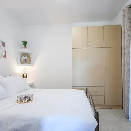Apartment Skyframe