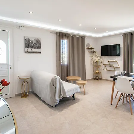 Skyframe Apartment Skiathos-Stadt