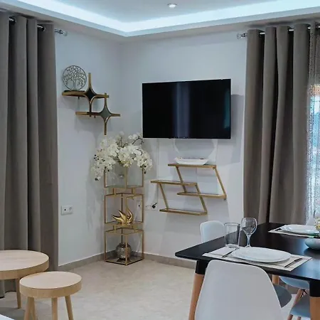 Skyframe Apartment Skiathos-Stadt