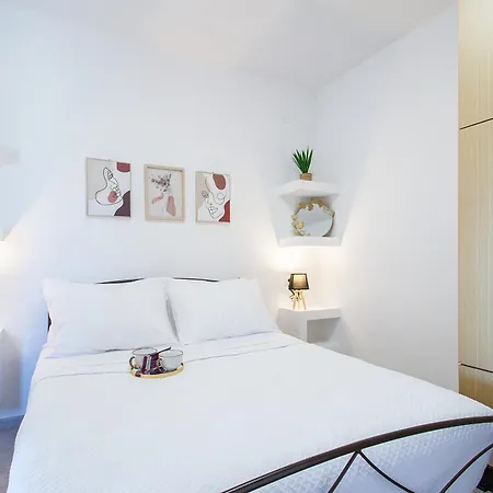 Skyframe Apartment Skiathos-Stadt