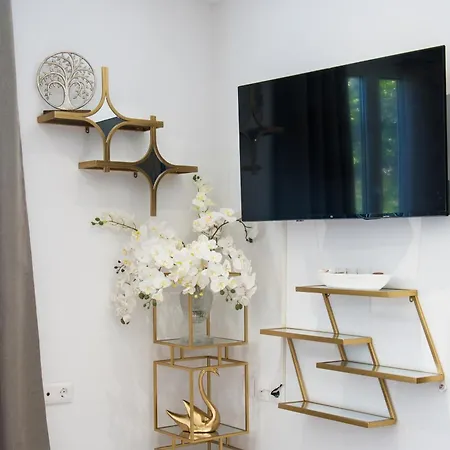 Skyframe Apartment *